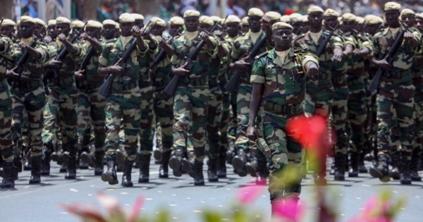 Les images du défilé du 4 avril 2016 sur le mythique boulevard Général De Gaulle de Dakar Les images du défilé du 4 avril 2016 sur le mythique boulevard Général De Gaulle de Dakar