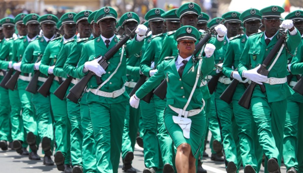 Les images du défilé du 4 avril 2016 sur le mythique boulevard Général De Gaulle de Dakar Les images du défilé du 4 avril 2016 sur le mythique boulevard Général De Gaulle de Dakar