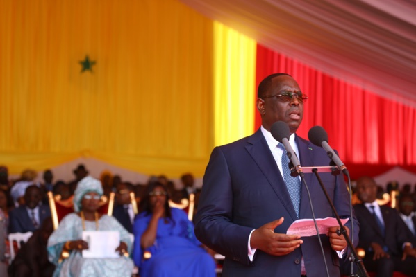 Les images du défilé du 4 avril 2016 sur le mythique boulevard Général De Gaulle de Dakar Les images du défilé du 4 avril 2016 sur le mythique boulevard Général De Gaulle de Dakar