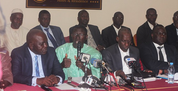 La coalition du "Non" a tenu une conférence de presse pour dire... La coalition du "Non" a tenu une conférence de presse pour dire...