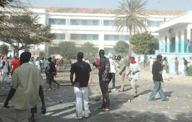 Front à l’UCAD : une médiation religieuse fait baisser la tension Front à l’UCAD : une médiation religieuse fait baisser la tension