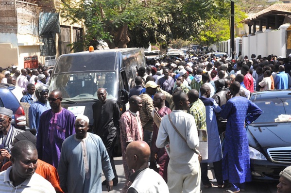 Les images de la levée du corps du défunt lutteur Toubaboudior enterré à Touba Les images de la levée du corps du défunt lutteur Toubaboudior enterré à Touba