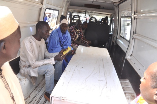 Les images de la levée du corps du défunt lutteur Toubaboudior enterré à Touba Les images de la levée du corps du défunt lutteur Toubaboudior enterré à Touba