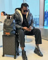 Le chanteur Tarba Mbaye finalement libéré…Il repasse lundi prochain à la DIC (EXCLUSIVITÉ SOLO MEDIAS GROUPE)