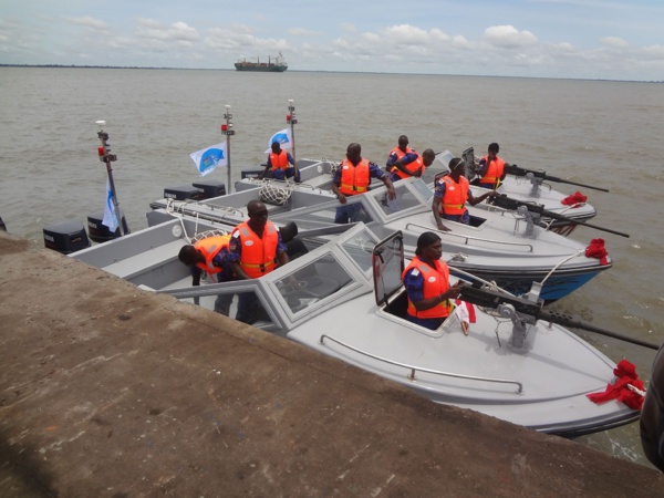 Gambie : Branle bas de combat ou signes de fin de règne?...La femme du Pr Jammeh quitte nuitamment la Gambie pour le...Maroc... (EXCLUSIF DAKARPOSTE) Gambie : Branle bas de combat ou signes de fin de règne?...La femme du Pr Jammeh quitte nuitamment la Gambie pour le...Maroc... (EXCLUSIF DAKARPOSTE)