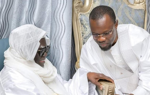 Visite nocturne à Touba: Ousmane Sonko chez Serigne Mountakha Visite nocturne à Touba: Ousmane Sonko chez Serigne Mountakha