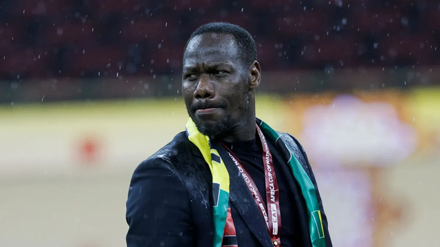 Hué et sommé de “dégager”, Pape Thiaw contraint de ne pas donner sa conférence de presse Hué et sommé de “dégager”, Pape Thiaw contraint de ne pas donner sa conférence de presse