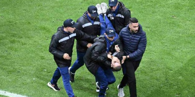 La mâchoire arrachée, un stadier blessé par des supporters sénégalais La mâchoire arrachée, un stadier blessé par des supporters sénégalais