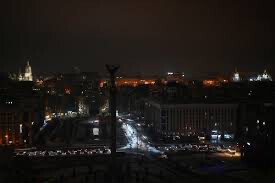 Ukraine : plus de la moitié des foyers de Kyiv toujours privés d'électricité