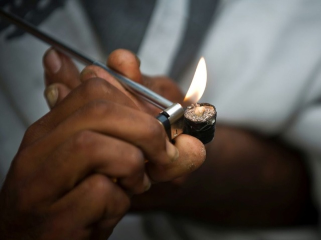 Censés traquer les addicts, deux policiers de l’OCRTIS, en flagrant délit de consommation de crack, arrêtés au même titre qu’un célèbre dealer par des…gendarmes ! Censés traquer les addicts, deux policiers de l’OCRTIS, en flagrant délit de consommation de crack, arrêtés au même titre qu’un célèbre dealer par des…gendarmes !