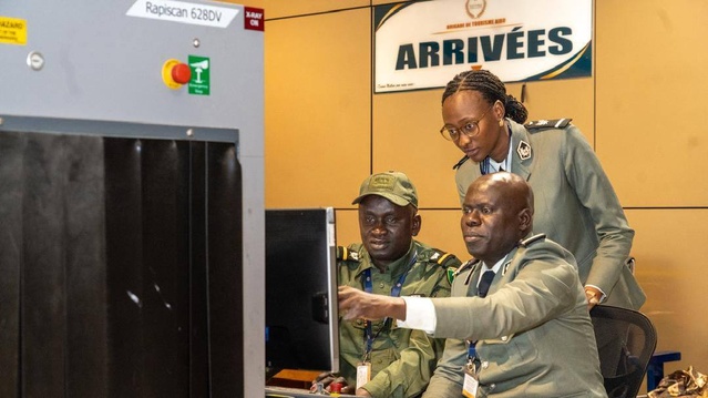 Saisie à l’AIBD : Près de 30 kg de haschich interceptés par les Douanes ! Saisie à l’AIBD : Près de 30 kg de haschich interceptés par les Douanes !