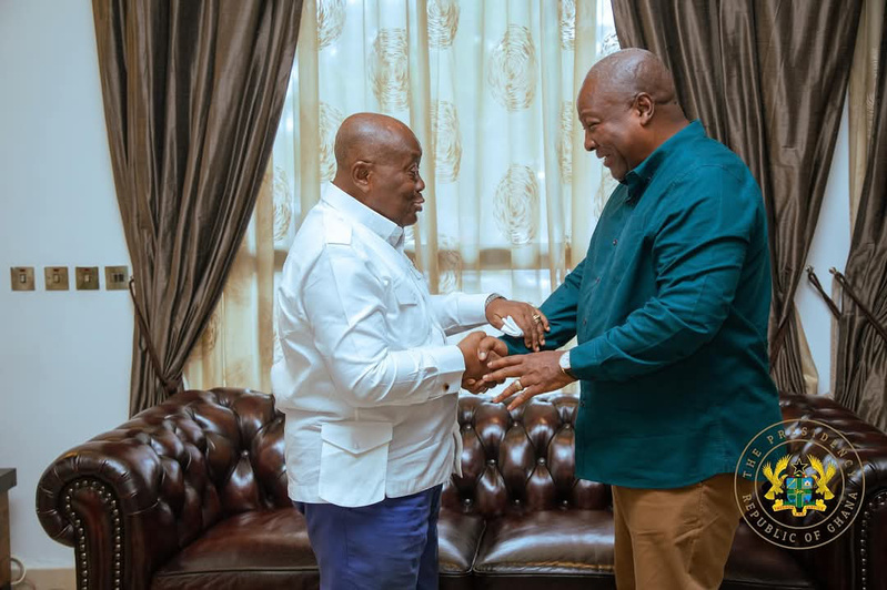 GHANA: le Président John Dramani Mahama rend visite à son prédécesseur Nana Akufo-Addo 