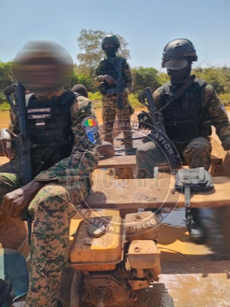 KÉDOUGOU : LA GENDARMERIE DÉMANTÈLE UN SITE D’ORPAILLAGE CLANDESTIN PRÈS DE LA FALÉMÉ