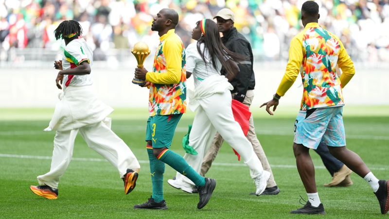 LE TROPHÉE DE LA CAN 2025 A BIEN ÉTÉ PRÉSENTÉ: LES IMAGES DES CÉLÉBRATIONS DES JOUEURS DU SÉNÉGAL AU STADE DE FRANCE LE TROPHÉE DE LA CAN 2025 A BIEN ÉTÉ PRÉSENTÉ: LES IMAGES DES CÉLÉBRATIONS DES JOUEURS DU SÉNÉGAL AU STADE DE FRANCE