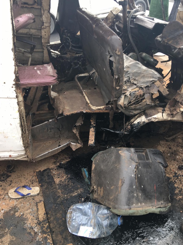 Nouveau bilan de l'accident sur l'autoroute: une quinzaine de morts et de graves blessés Nouveau bilan de l'accident sur l'autoroute: une quinzaine de morts et de graves blessés