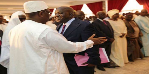 PRESENCE DU PDS AU DIALOGUE NATIONAL : L’odeur du deal empeste PRESENCE DU PDS AU DIALOGUE NATIONAL : L’odeur du deal empeste