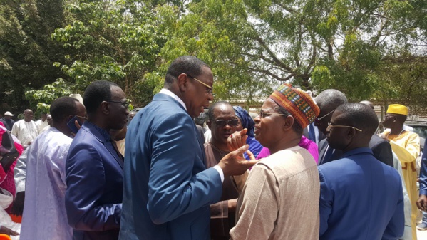 Suite des images de la levée du corps de la maman de Me Madické Niang à la morgue de l'hôpital Fann Suite des images de la levée du corps de la maman de Me Madické Niang à la morgue de l'hôpital Fann