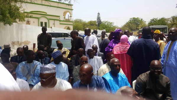 Suite des images de la levée du corps de la maman de Me Madické Niang à la morgue de l'hôpital Fann Suite des images de la levée du corps de la maman de Me Madické Niang à la morgue de l'hôpital Fann