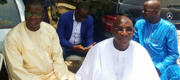 Suite des images de la levée du corps de la maman de Me Madické Niang à la morgue de l'hôpital Fann Suite des images de la levée du corps de la maman de Me Madické Niang à la morgue de l'hôpital Fann