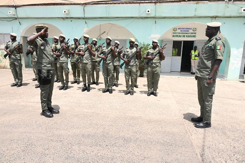 RECETTES BUDGÉTAIRES ET SURVEILLANCE : LE DIRECTEUR GÉNÉRAL DE LA DOUANE EN MISSION DANS LE CENTRE RECETTES BUDGÉTAIRES ET SURVEILLANCE : LE DIRECTEUR GÉNÉRAL DE LA DOUANE EN MISSION DANS LE CENTRE