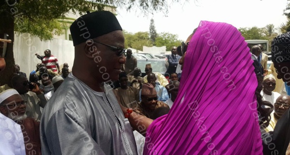 Aminata Tall a t'elle la nostalgie de ses anciens "frères" et soeurs" du PDS? Aminata Tall a t'elle la nostalgie de ses anciens "frères" et soeurs" du PDS?