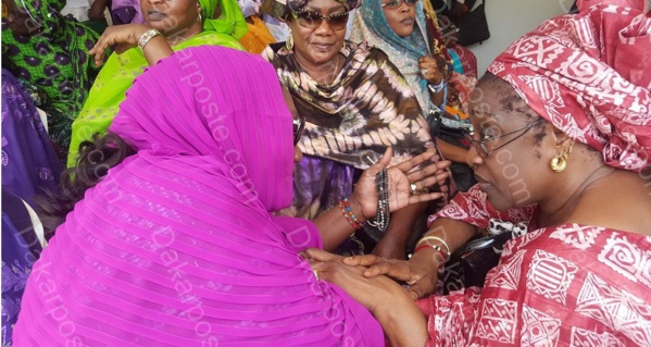 Aminata Tall a t'elle la nostalgie de ses anciens "frères" et soeurs" du PDS? Aminata Tall a t'elle la nostalgie de ses anciens "frères" et soeurs" du PDS?