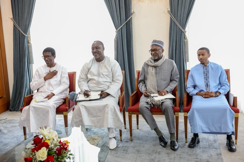 Le Pr Diomaye Faye reçoit une délégation du Parti démocratique sénégalais (PDS) Le Pr Diomaye Faye reçoit une délégation du Parti démocratique sénégalais (PDS)