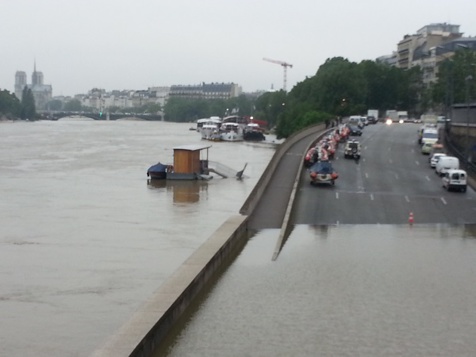 Inondations à Paris : Les portes de Bercy fermées, le concert de Waly hypothéqué?