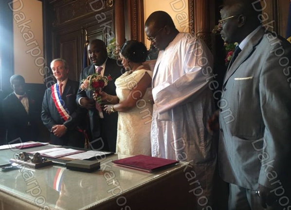 Marié devant la mairie de MEUDON (Paris), le célèbre Abdou Lahat Ndiaye devient...Français Marié devant la mairie de MEUDON (Paris), le célèbre Abdou Lahat Ndiaye devient...Français