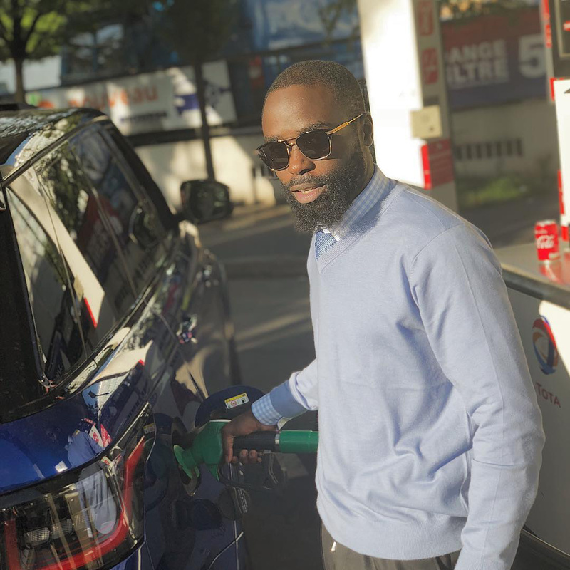 Poursuivi par Dame Amar pour retrait frauduleux de plus de ...15000 euros sur son compte, chantage etc... ,  le fils d'Idrissa Seck (Pape Abdoulaye) encore  arrêté