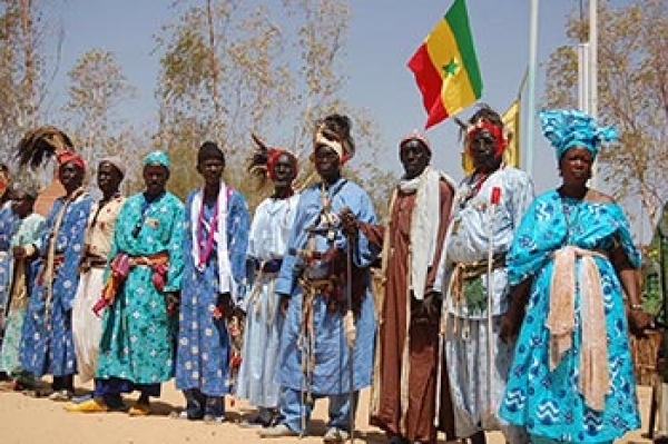 Pour avoir prédit la fin de règne de Macky et Niasse, les saltigués se font attaquer par les proches de la Première dame Pour avoir prédit la fin de règne de Macky et Niasse, les saltigués se font attaquer par les proches de la Première dame