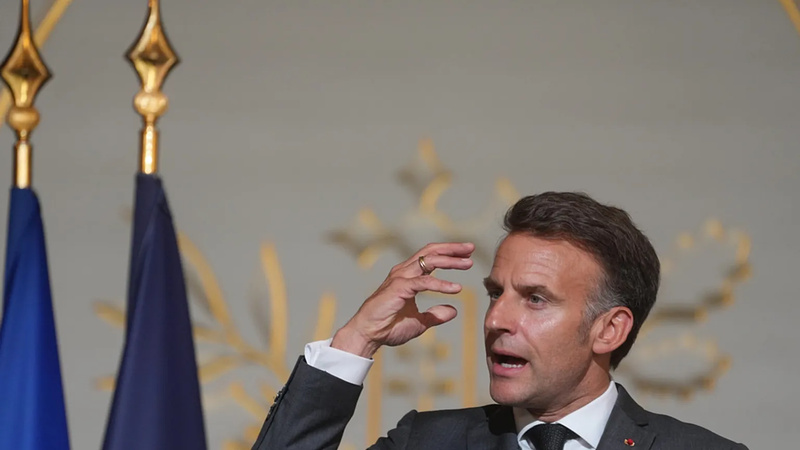 Emmanuel Macron soutient l'abrogation du Code noir mais appelle à la prudence sur les réparations Emmanuel Macron soutient l'abrogation du Code noir mais appelle à la prudence sur les réparations