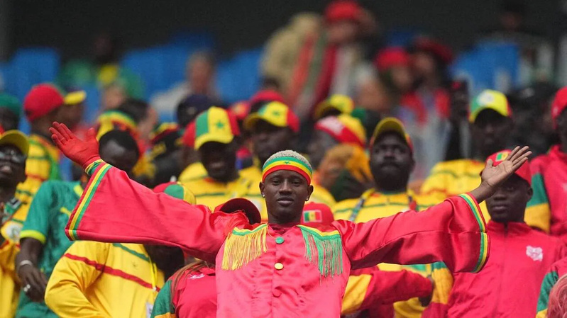 LE ROI MOHAMMED VI ACCORDE UNE GRÂCE ROYALE AUX SUPPORTERS SÉNÉGALAIS