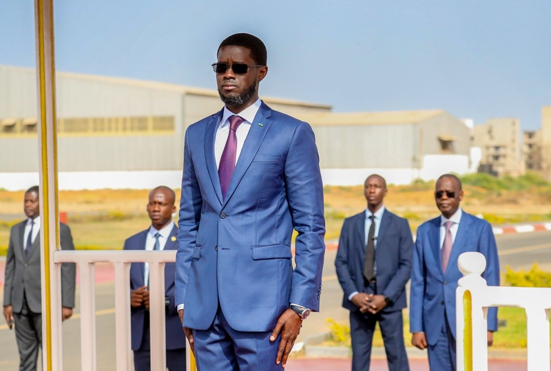 Le PR, Bassirou Diomaye Faye, a quitté Dakar ce s matin pour se rendre à Banjul- Ce que l'on sait du séjour en Gambie ! Le PR, Bassirou Diomaye Faye, a quitté Dakar ce s matin pour se rendre à Banjul- Ce que l'on sait du séjour en Gambie !