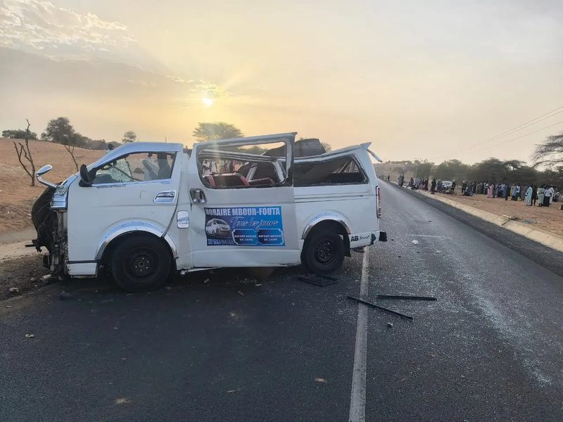 Podor : un mort et 17 blessés dans une collision entre un bus et un minibus ! Podor : un mort et 17 blessés dans une collision entre un bus et un minibus !
