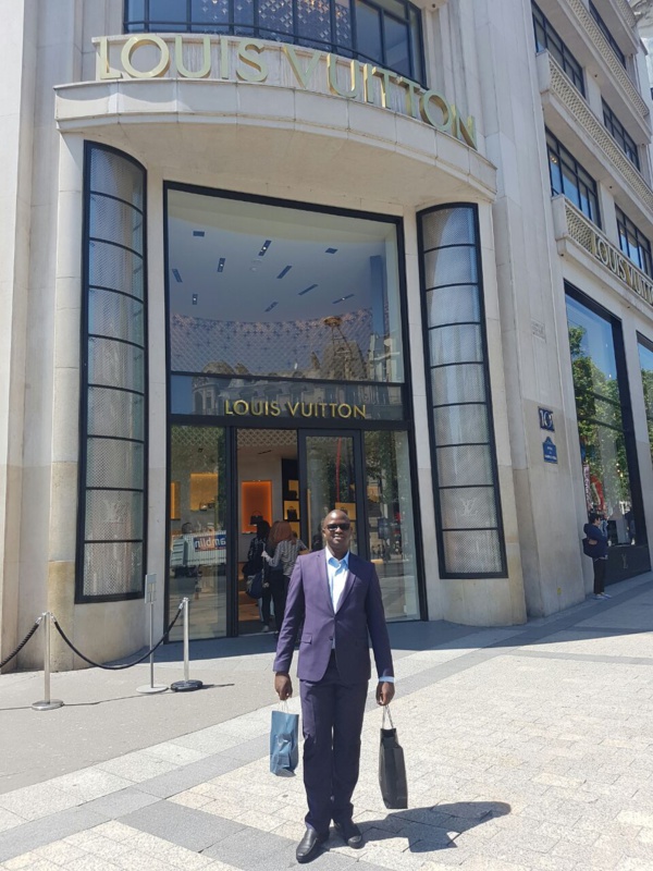 L'homme d'affaires Cheikh Gadiaga à Paris pour... L'homme d'affaires Cheikh Gadiaga à Paris pour...