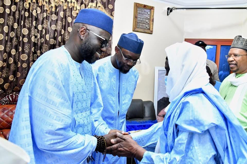 Guet Ardo - Louga : Ousmane Sonko s’incline devant la mémoire du Khalife Ba et rencontre Thierno Bachir Tall Guet Ardo - Louga : Ousmane Sonko s’incline devant la mémoire du Khalife Ba et rencontre Thierno Bachir Tall