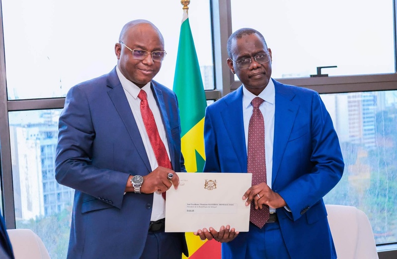 Le  ministre de l'Eau et de l'Energie de la République du Tchad reçu par le Pm du Sénégal