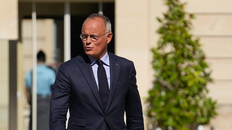 Premier meeting de campagne pour Édouard Philippe : "l'intérêt des enfants" sera sa "boussole" Premier meeting de campagne pour Édouard Philippe : "l'intérêt des enfants" sera sa "boussole"
