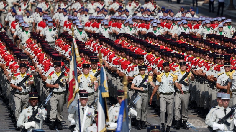Patrouille de France, soldats ukrainiens, 400 ans de la Marine... Les images fortes du défilé XXL du 14-Juillet