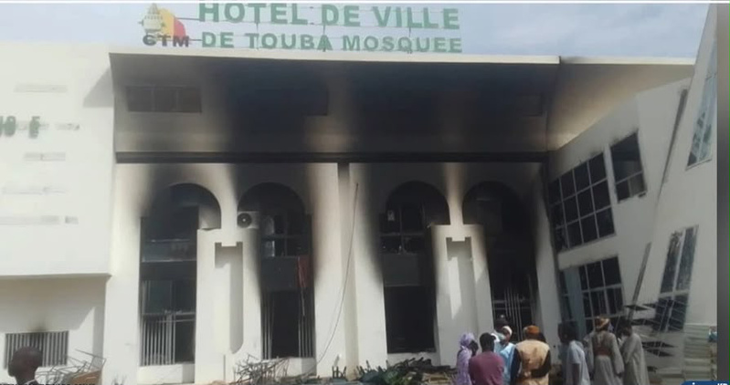 Incendie à la mairie de Touba : la prompte intervention des sapeurs-pompiers sauve les archives de l'état civil de la destruction Incendie à la mairie de Touba : la prompte intervention des sapeurs-pompiers sauve les archives de l'état civil de la destruction