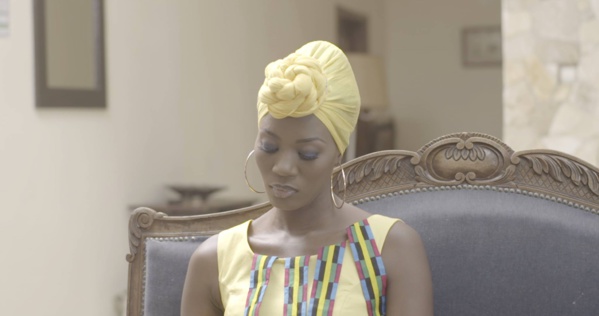 "Mya" de "Un café avec" arrêtée "Mya" de "Un café avec" arrêtée