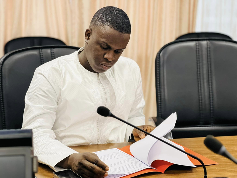 LONASE : Le nouveau directeur général, Abdourahmane Baldé, suspend les promotions et les avantages octroyés au cours du dernier semestre LONASE : Le nouveau directeur général, Abdourahmane Baldé, suspend les promotions et les avantages octroyés au cours du dernier semestre