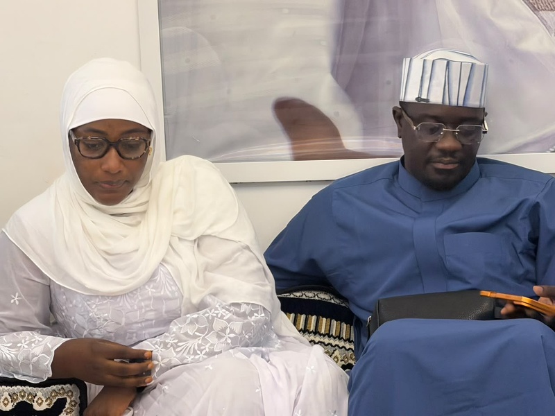 Deuil à Yoff : Le Khalife général des Layènes, le Procureur de la République et les épouses d'Ousmane Sonko unis dans la compassion auprès de Chérif Ousseynou Laye Deuil à Yoff : Le Khalife général des Layènes, le Procureur de la République et les épouses d'Ousmane Sonko unis dans la compassion auprès de Chérif Ousseynou Laye