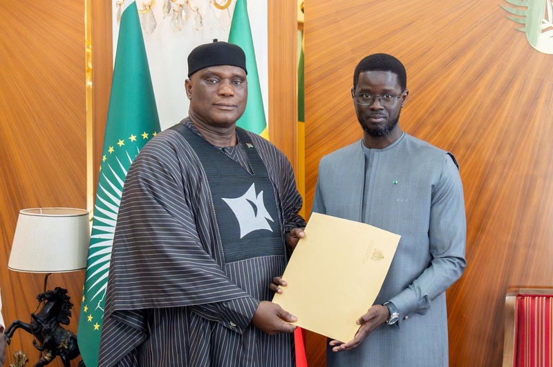 Diplomatie : Bassirou Diomaye Faye reçoit un émissaire d’Adama Barrow pour magnifier l’axe Dakar-Banjul