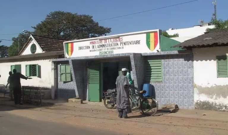 Ziguinchor : des détenus transférés entrent en grève de la faim
