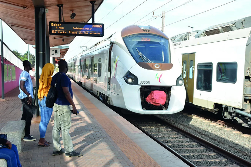 Signature d'un protocole d'accord entre le Sénégal, l'Agence française de développement et l'Union européenne relatif au prolongement du Train express régional vers Thiès Signature d'un protocole d'accord entre le Sénégal, l'Agence française de développement et l'Union européenne relatif au prolongement du Train express régional vers Thiès