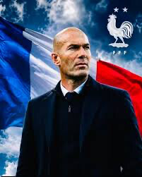 Officiel : Zinédine Zidane est le nouveau sélectionneur de l'équipe de France, un contrat de quatre ans signé