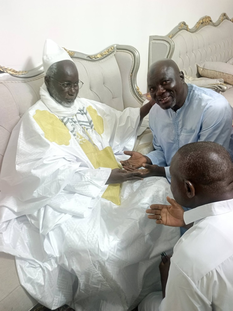 Une délégation du parti Rewmi reçue en audience par Serigne Moussa Nawel Une délégation du parti Rewmi reçue en audience par Serigne Moussa Nawel