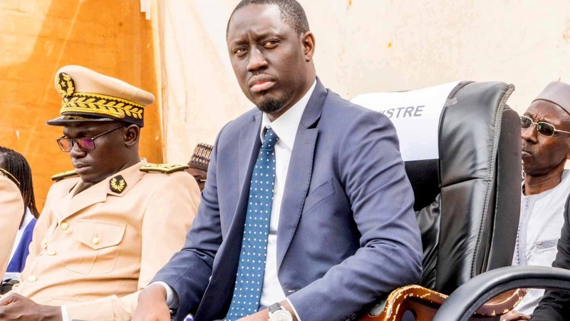 Le murmure des salons dakarois : Pape Malick Ndour vers les ors du pouvoir ? Le murmure des salons dakarois : Pape Malick Ndour vers les ors du pouvoir ?
